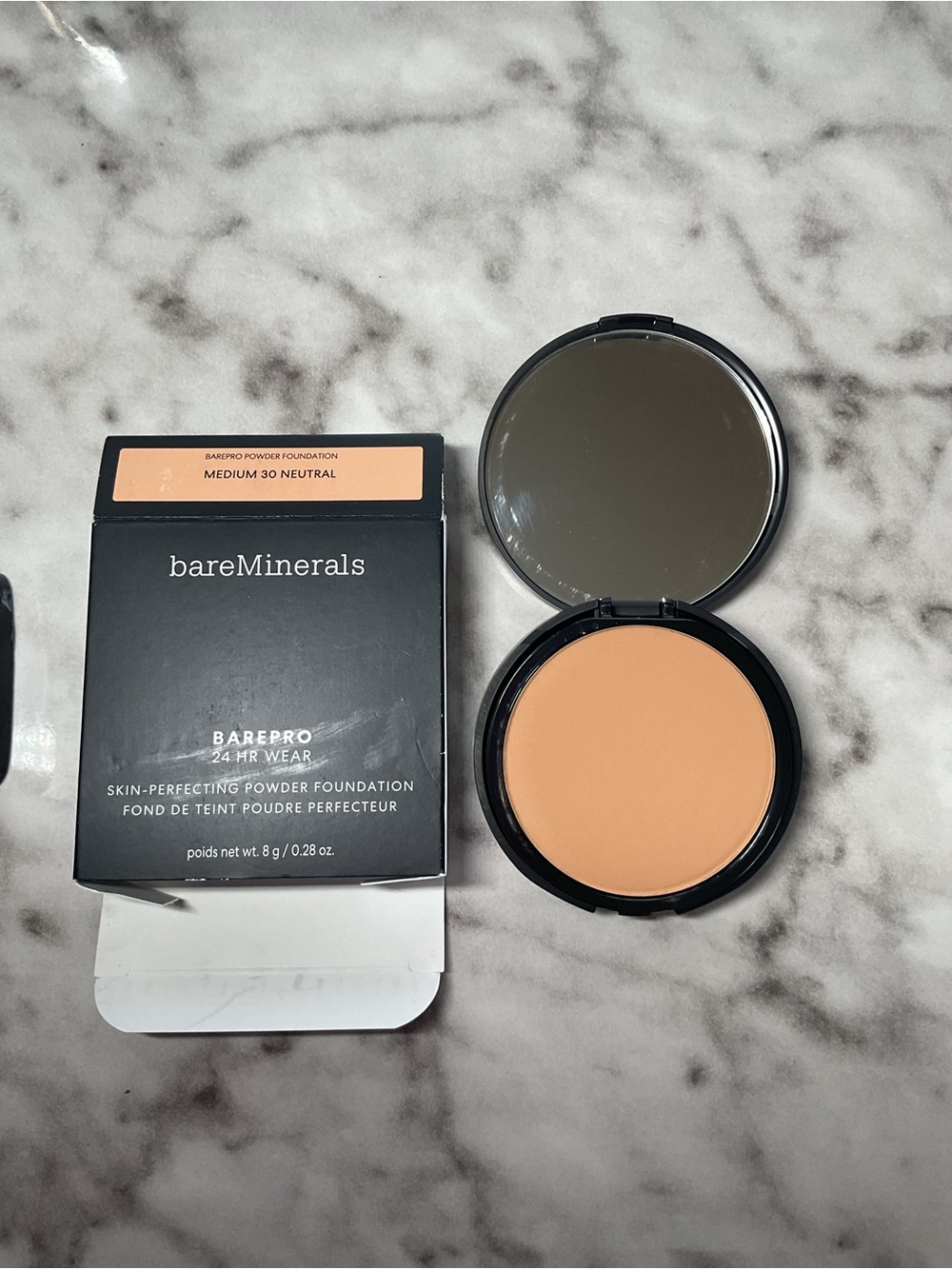NEW-BareMinerals - BAREPRO® 24HR PERFECTING POWDER FOUNDATION-Medium 30 Neutral